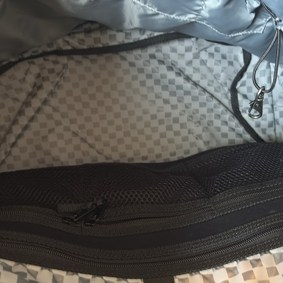 Lululemon large black duffle travel bag - Picture 13 of 16